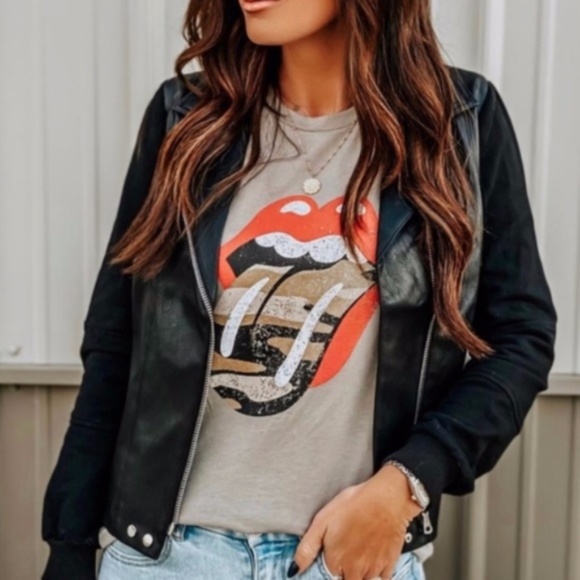 Tops - Camo Lips Tee Top ( T-shirt Tops Rolling )